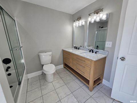 Tiny photo for 309 W 11th St Street, Metropolis, IL 62960 (MLS # EB459658)