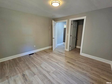 Tiny photo for 309 W 11TH Street, Metropolis, IL 62960 (MLS # EB459658)