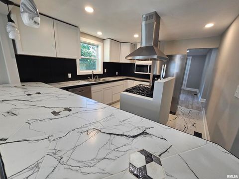 Tiny photo for 309 W 11th St Street, Metropolis, IL 62960 (MLS # EB459658)