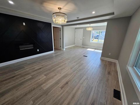 Tiny photo for 309 W 11th St Street, Metropolis, IL 62960 (MLS # EB459658)