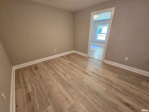 Tiny photo for 309 W 11th St Street, Metropolis, IL 62960 (MLS # EB459658)