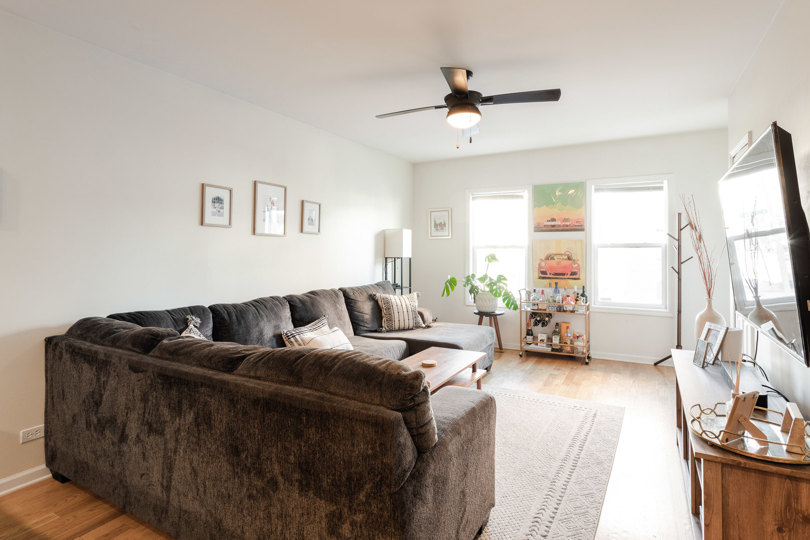 321 W Schiller Street