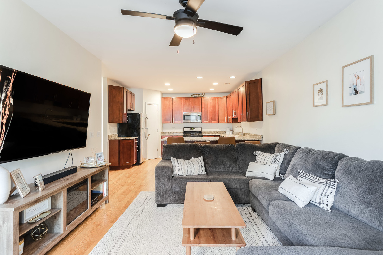 321 W Schiller Street