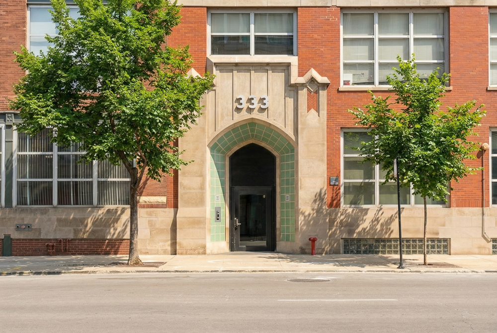 333 S Des Plaines Street 306
