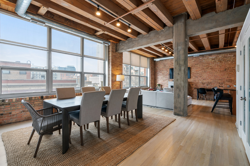 333 S Des Plaines Street 306