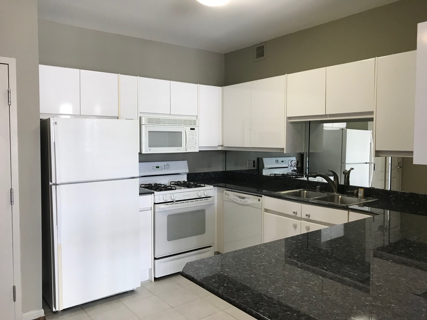 21 W CHESTNUT Street 1101