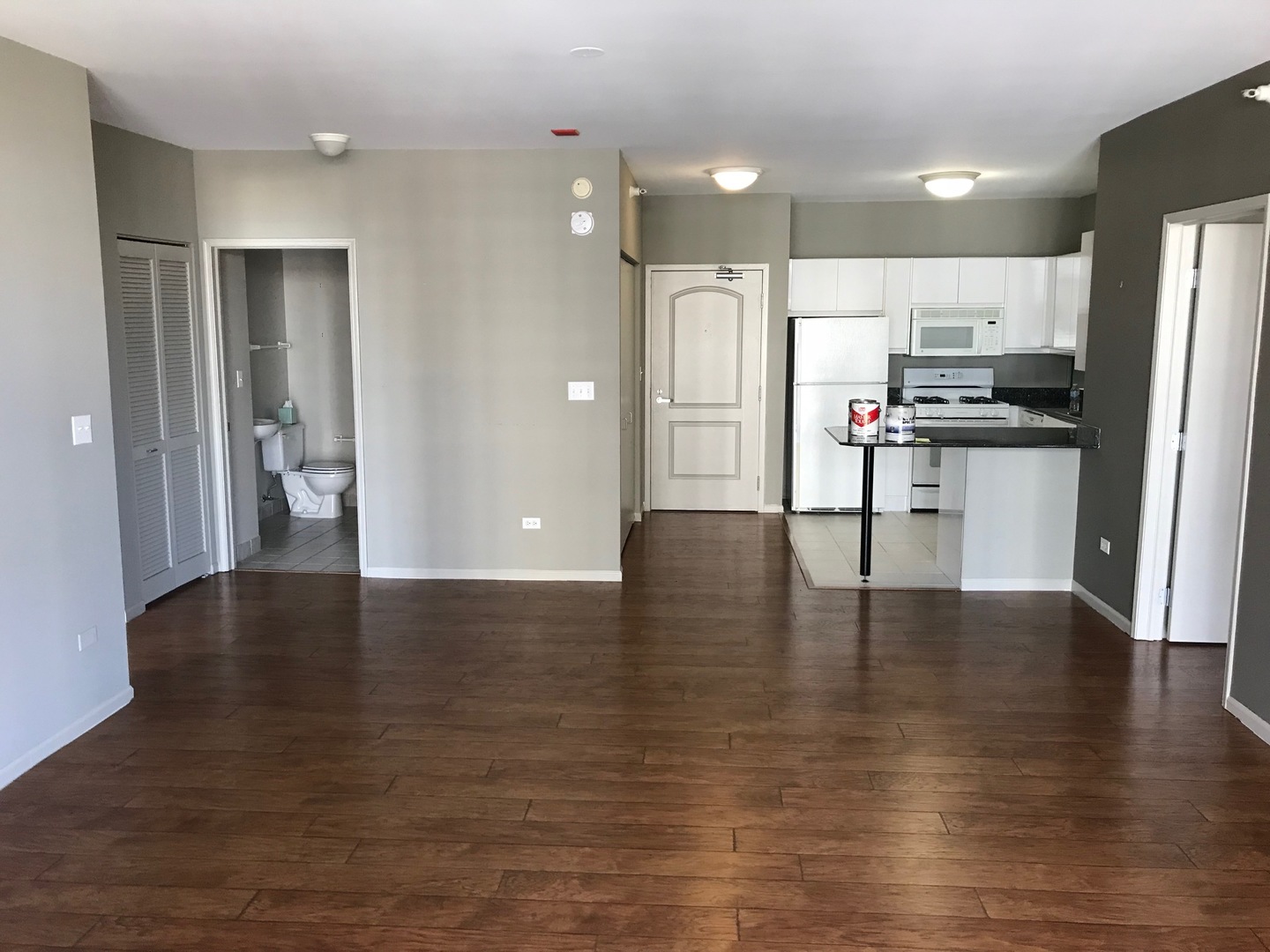 21 W CHESTNUT Street 1101