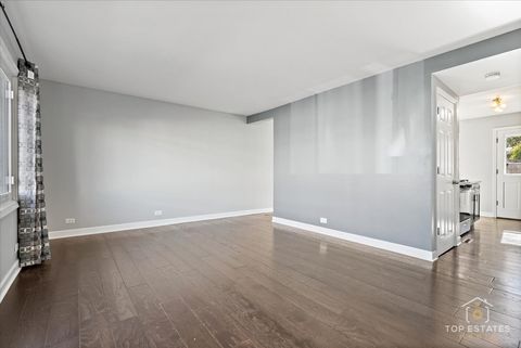 Tiny photo for 1136 N Boxwood Drive, Mount Prospect, IL 60056 (MLS # 12505747)