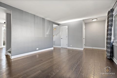 Tiny photo for 1136 N Boxwood Drive, Mount Prospect, IL 60056 (MLS # 12505747)