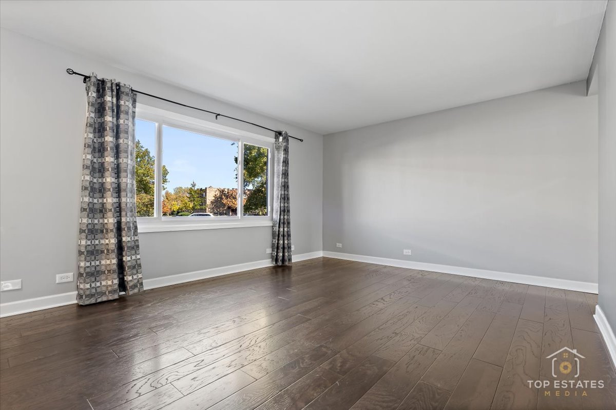 1136 N Boxwood Drive