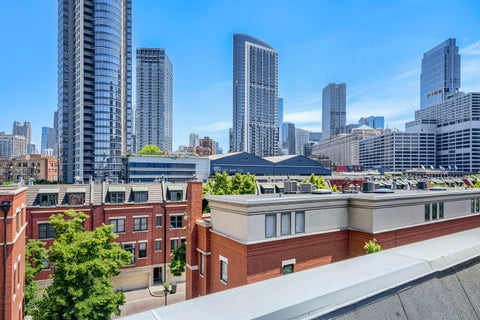 Tiny photo for 481 N Clinton Street, Chicago, IL 60654 (MLS # 12567829)