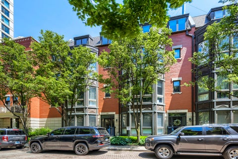 Photo of 481 N Clinton Street, Chicago, IL 60654 (MLS # 12567829)