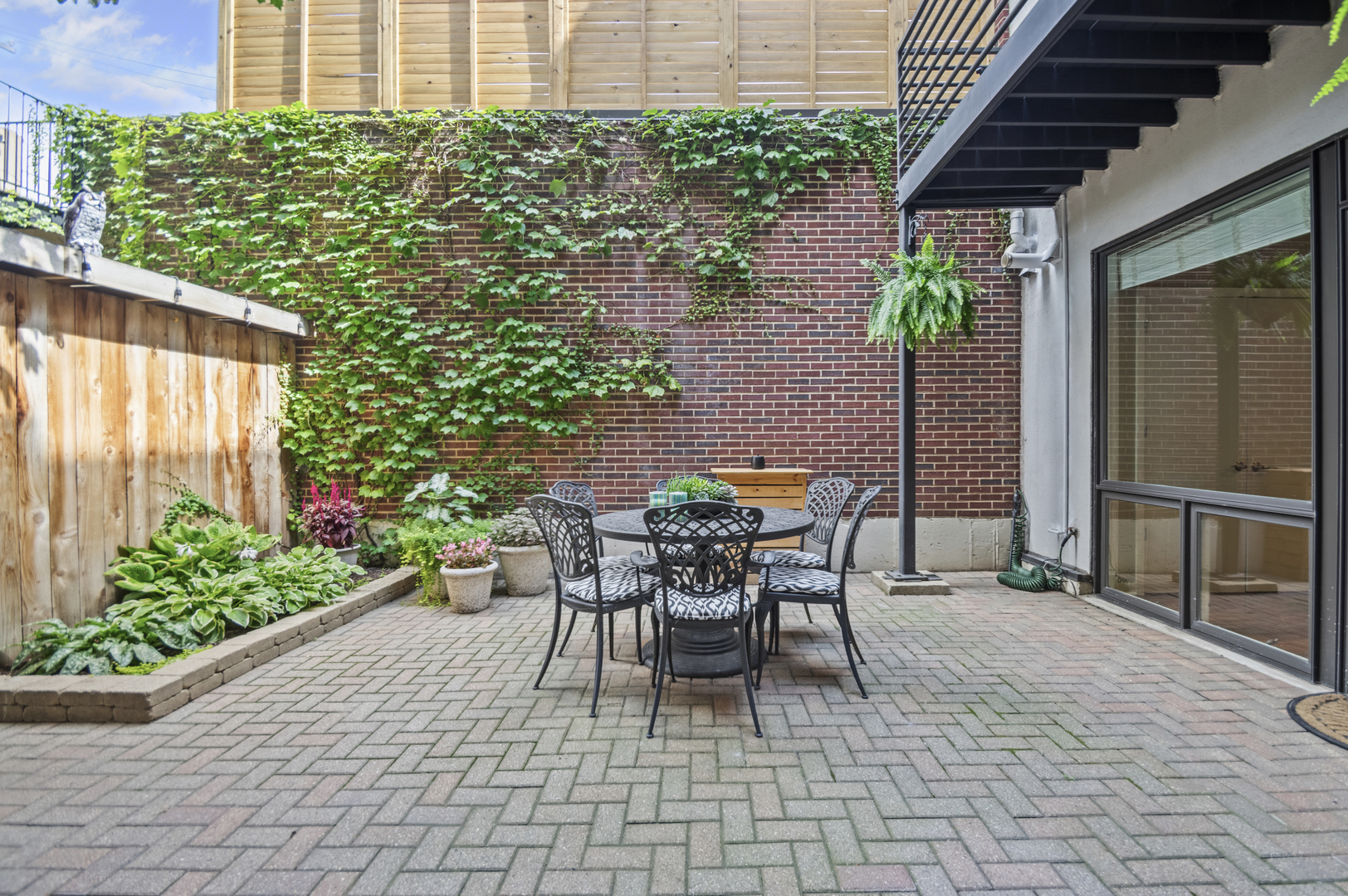 2327 N Bosworth Avenue