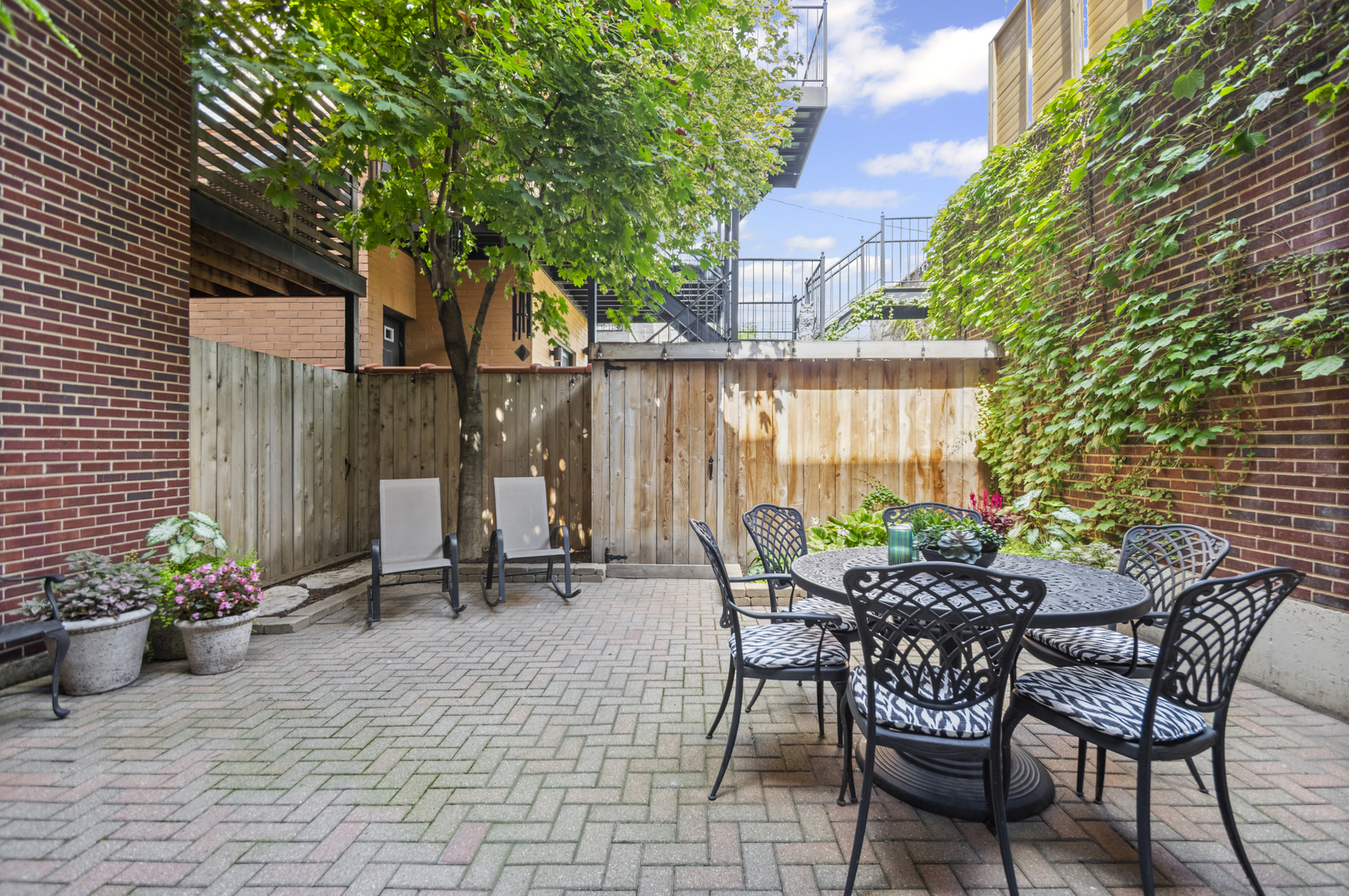 2327 N Bosworth Avenue