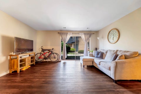Tiny photo for 4827 W 109th Street #101, Oak Lawn, IL 60453 (MLS # 12714525)