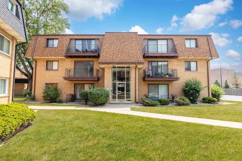 Photo of 4827 W 109th Street #101, Oak Lawn, IL 60453 (MLS # 12714525)