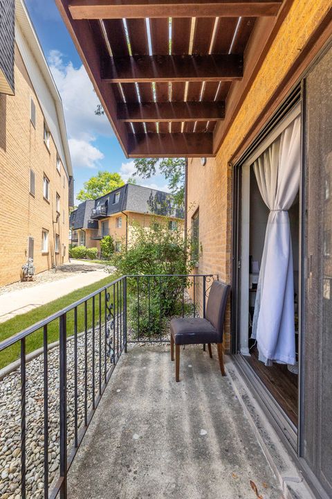 Tiny photo for 4827 W 109th Street #101, Oak Lawn, IL 60453 (MLS # 12714525)