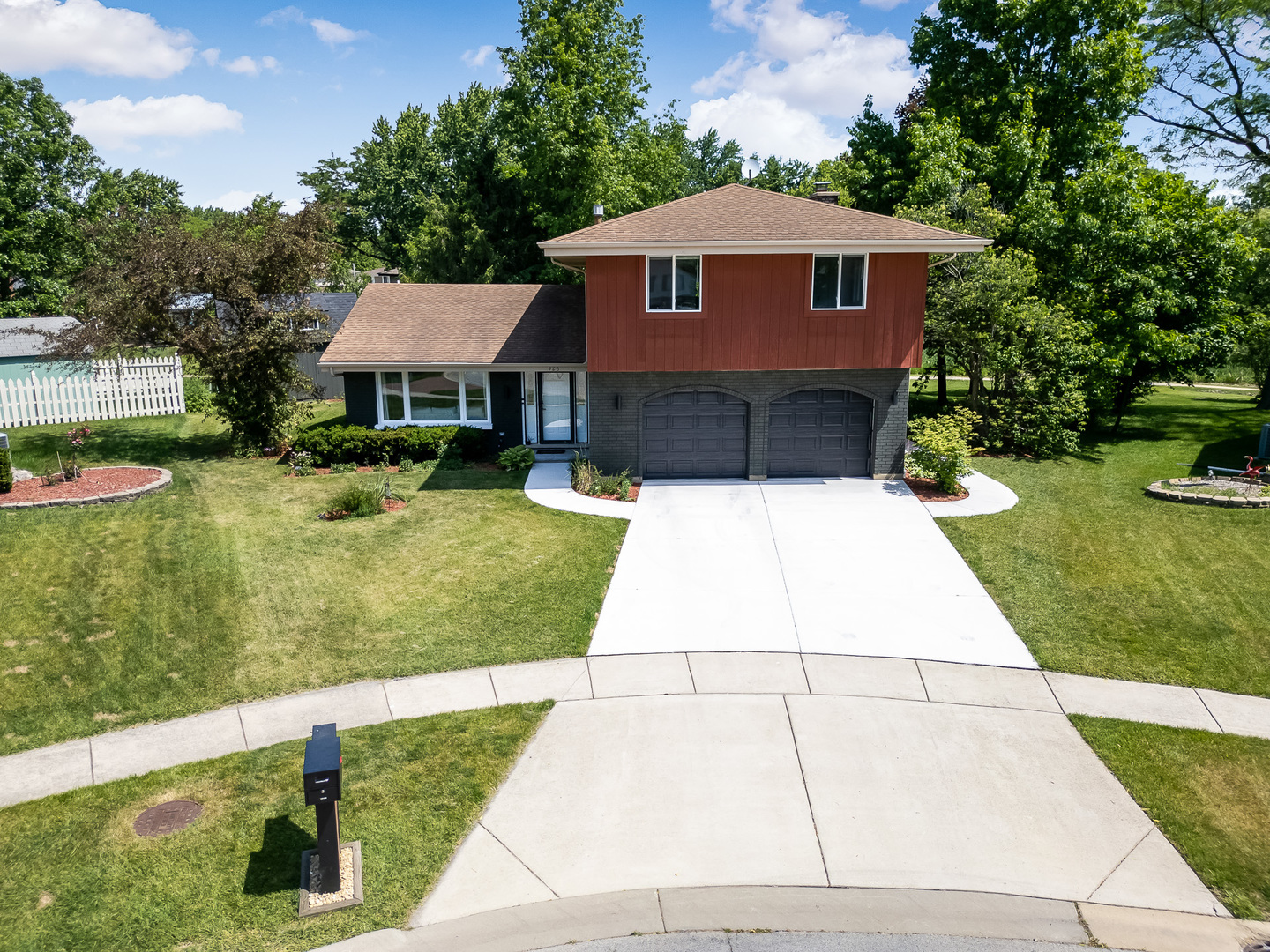 926 Holliston Court