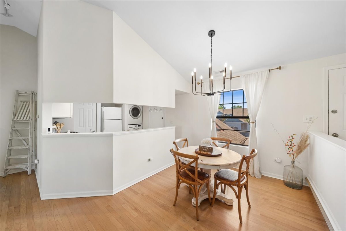 384 Sandhurst Circle 3