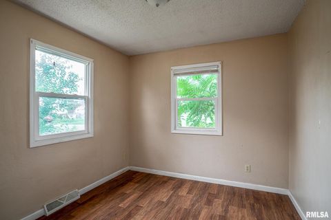 Tiny photo for 815 21ST Street, East Moline, IL 61244 (MLS # QC4268186)