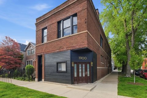 Photo of 1900 W Oakdale Avenue, Chicago, IL 60657 (MLS # 12649632)