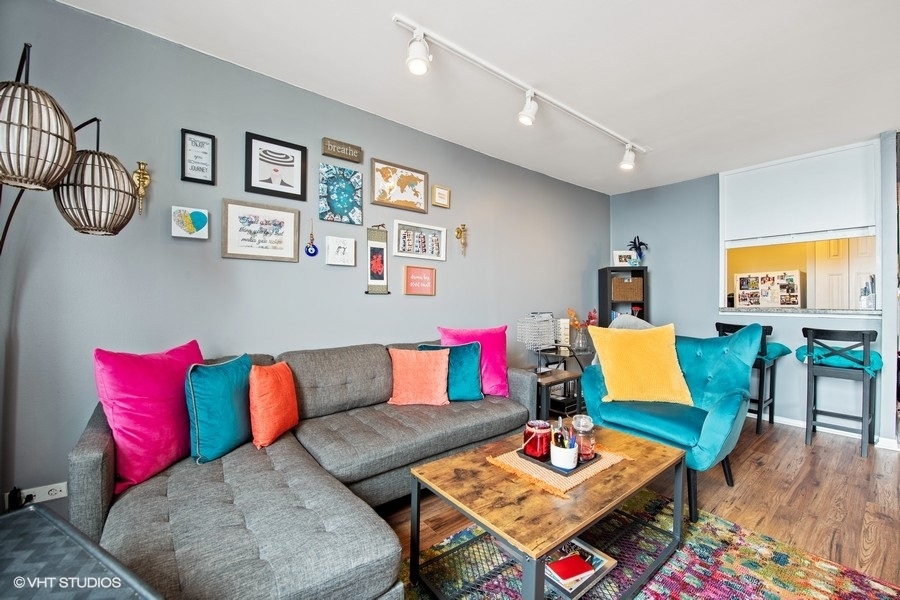1355 N SANDBURG Terrace 2807D