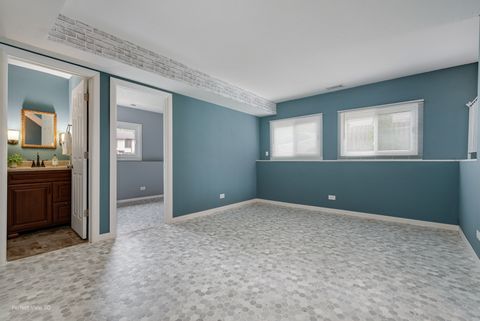 Tiny photo for 2S464 Cottonwood Court, Warrenville, IL 60555 (MLS # 12501825)