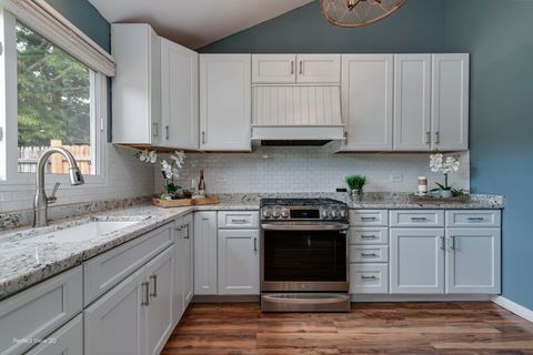 Tiny photo for 2S464 Cottonwood Court, Warrenville, IL 60555 (MLS # 12501825)