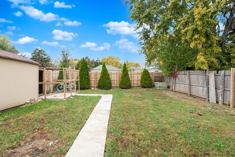 Tiny photo for 2S464 Cottonwood Court, Warrenville, IL 60555 (MLS # 12501825)