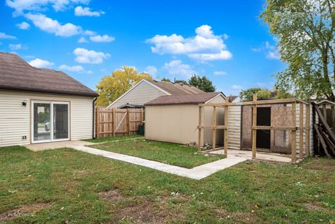 Tiny photo for 2S464 Cottonwood Court, Warrenville, IL 60555 (MLS # 12501825)