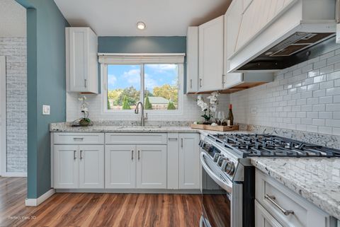 Tiny photo for 2S464 Cottonwood Court, Warrenville, IL 60555 (MLS # 12501825)