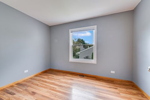 Tiny photo for 2S464 Cottonwood Court, Warrenville, IL 60555 (MLS # 12501825)