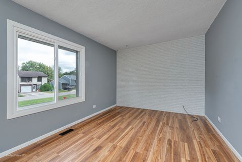 Tiny photo for 2S464 Cottonwood Court, Warrenville, IL 60555 (MLS # 12501825)