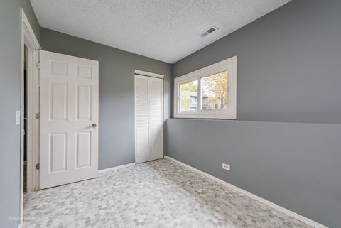 Tiny photo for 2S464 Cottonwood Court, Warrenville, IL 60555 (MLS # 12501825)