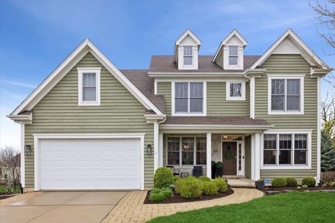 Photo of 829 Avon Court, Glen Ellyn, IL 60137 (MLS # 12598538)