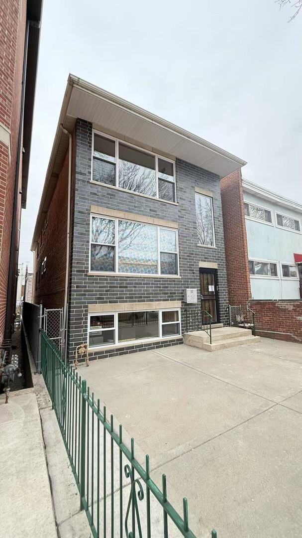 339 W 23rd Place