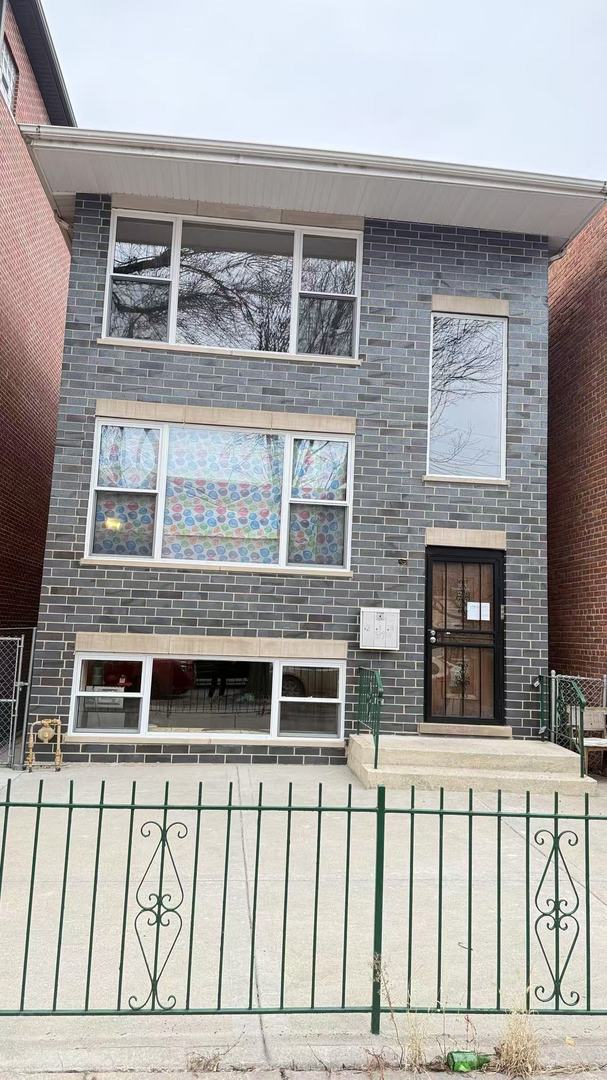 339 W 23rd Place