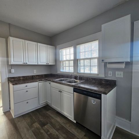 Tiny photo for 1126 Oakland Avenue, Mt Vernon, IL 62864 (MLS # 100000033)