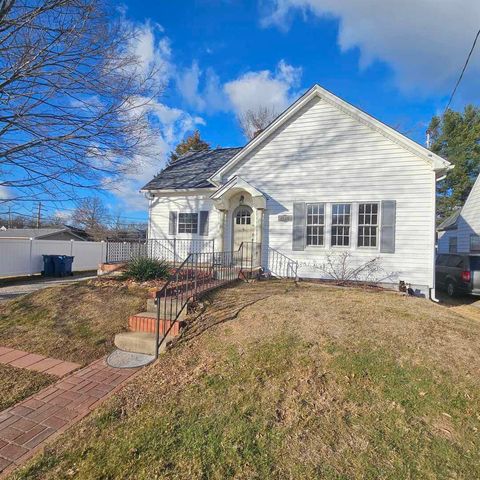 Tiny photo for 1126 Oakland Avenue, Mt Vernon, IL 62864 (MLS # 100000033)