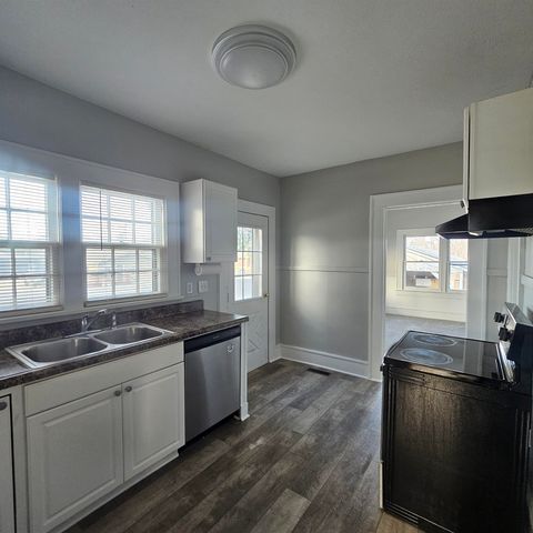 Tiny photo for 1126 Oakland Avenue, MtVernon, IL 62864 (MLS # 100000033)