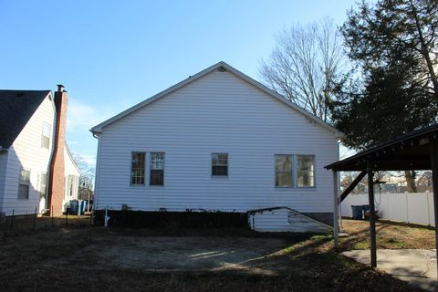 Tiny photo for 1126 Oakland Avenue, MtVernon, IL 62864 (MLS # 100000033)