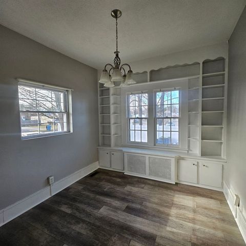 Tiny photo for 1126 Oakland Avenue, Mt Vernon, IL 62864 (MLS # 100000033)