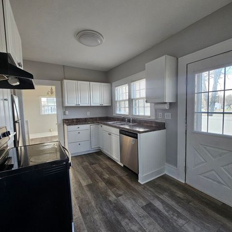 Tiny photo for 1126 Oakland Avenue, Mt Vernon, IL 62864 (MLS # 100000033)