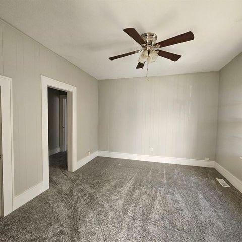 Tiny photo for 1126 Oakland Avenue, Mt Vernon, IL 62864 (MLS # 100000033)