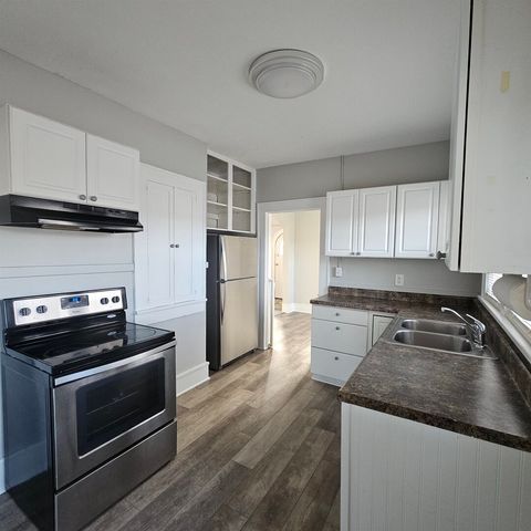 Tiny photo for 1126 Oakland Avenue, Mt Vernon, IL 62864 (MLS # 100000033)