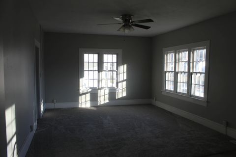 Tiny photo for 1126 Oakland Avenue, MtVernon, IL 62864 (MLS # 100000033)