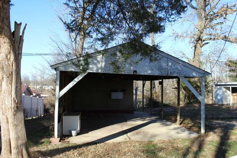 Tiny photo for 1126 Oakland Avenue, Mt Vernon, IL 62864 (MLS # 100000033)