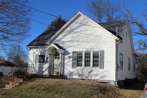 Tiny photo for 1126 Oakland Avenue, MtVernon, IL 62864 (MLS # 100000033)