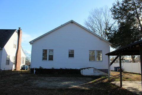 Tiny photo for 1126 Oakland Avenue, Mt Vernon, IL 62864 (MLS # 100000033)