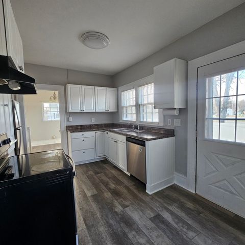 Tiny photo for 1126 Oakland Avenue, MtVernon, IL 62864 (MLS # 100000033)